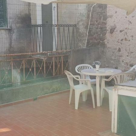Terrazza Nel Borgo Lejlighed Santo Stefano di Magra Eksteriør billede